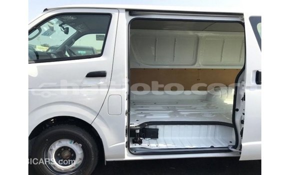 Acheter Import Voiture Toyota Hiace Blanc à Import - Dubai, Artibonite Acheter Import Voiture Toyota Hiace Blanc à Import - Dubai, Artibonite