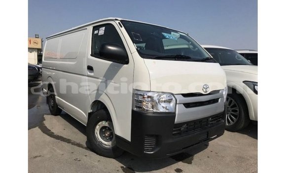 Acheter Import Voiture Toyota Hiace Blanc à Import - Dubai, Artibonite Acheter Import Voiture Toyota Hiace Blanc à Import - Dubai, Artibonite