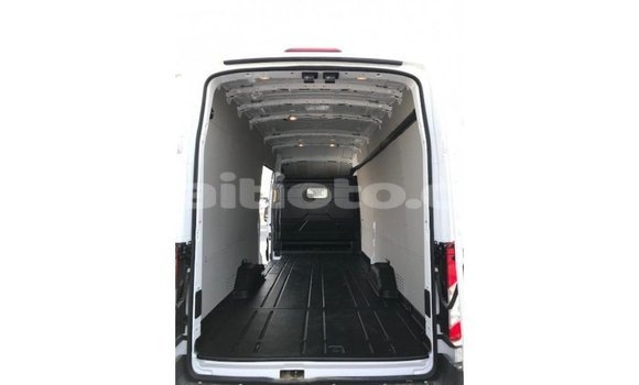 Acheter Import Voiture Ford Club Wagon Blanc à Import - Dubai, Artibonite Acheter Import Voiture Ford Club Wagon Blanc à Import - Dubai, Artibonite