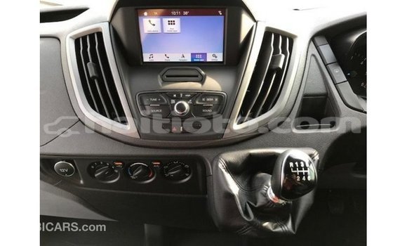 Acheter Import Voiture Ford Club Wagon Blanc à Import - Dubai, Artibonite Acheter Import Voiture Ford Club Wagon Blanc à Import - Dubai, Artibonite