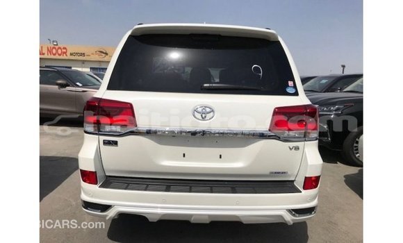Acheter Import Voiture Toyota Land Cruiser Blanc à Import - Dubai, Artibonite Acheter Import Voiture Toyota Land Cruiser Blanc à Import - Dubai, Artibonite