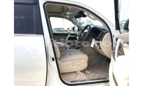 Acheter Import Voiture Toyota Land Cruiser Blanc à Import - Dubai, Artibonite Acheter Import Voiture Toyota Land Cruiser Blanc à Import - Dubai, Artibonite