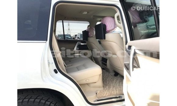 Acheter Import Voiture Toyota Land Cruiser Blanc à Import - Dubai, Artibonite Acheter Import Voiture Toyota Land Cruiser Blanc à Import - Dubai, Artibonite