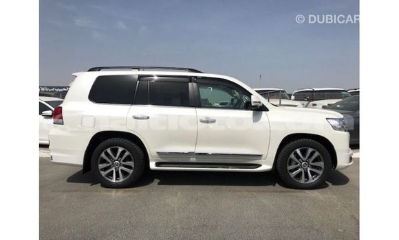 Acheter Import Voiture Toyota Land Cruiser Blanc à Import - Dubai, Artibonite Acheter Import Voiture Toyota Land Cruiser Blanc à Import - Dubai, Artibonite