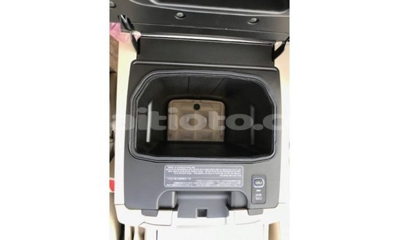 Acheter Import Voiture Toyota Land Cruiser Blanc à Import - Dubai, Artibonite Acheter Import Voiture Toyota Land Cruiser Blanc à Import - Dubai, Artibonite