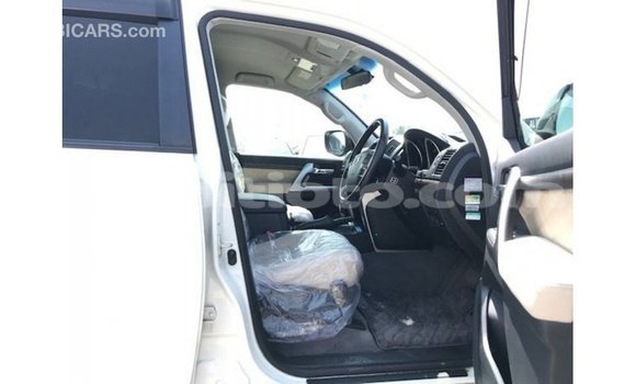 Acheter Import Voiture Toyota Land Cruiser Blanc à Import - Dubai, Artibonite Acheter Import Voiture Toyota Land Cruiser Blanc à Import - Dubai, Artibonite