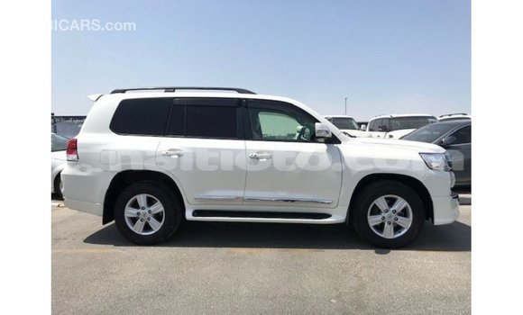 Acheter Import Voiture Toyota Land Cruiser Blanc à Import - Dubai, Artibonite Acheter Import Voiture Toyota Land Cruiser Blanc à Import - Dubai, Artibonite