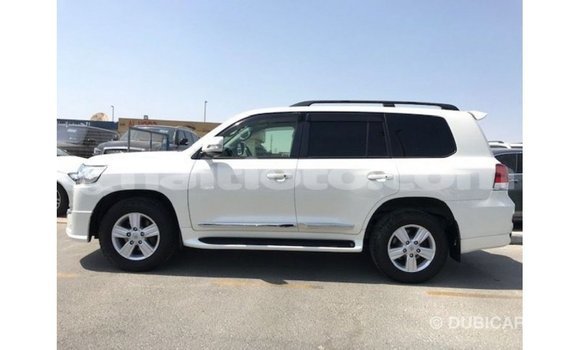 Acheter Import Voiture Toyota Land Cruiser Blanc à Import - Dubai, Artibonite Acheter Import Voiture Toyota Land Cruiser Blanc à Import - Dubai, Artibonite