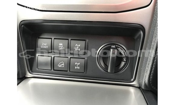 Acheter Import Voiture Toyota Prado Blanc à Import - Dubai, Artibonite Acheter Import Voiture Toyota Prado Blanc à Import - Dubai, Artibonite