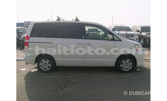 Acheter Import Voiture Toyota Noah Blanc à Import - Dubai, Artibonite Acheter Import Voiture Toyota Noah Blanc à Import - Dubai, Artibonite