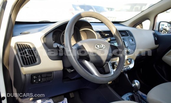 Acheter Import Voiture Kia Rio Blanc à Import - Dubai, Artibonite Acheter Import Voiture Kia Rio Blanc à Import - Dubai, Artibonite