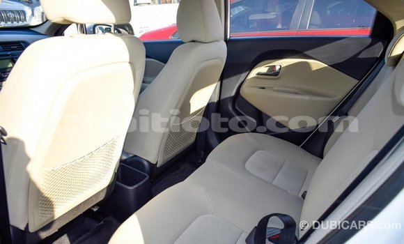 Acheter Import Voiture Kia Rio Blanc à Import - Dubai, Artibonite Acheter Import Voiture Kia Rio Blanc à Import - Dubai, Artibonite