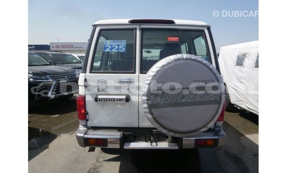 Acheter Import Voiture Toyota Land Cruiser Blanc à Import - Dubai, Artibonite Acheter Import Voiture Toyota Land Cruiser Blanc à Import - Dubai, Artibonite