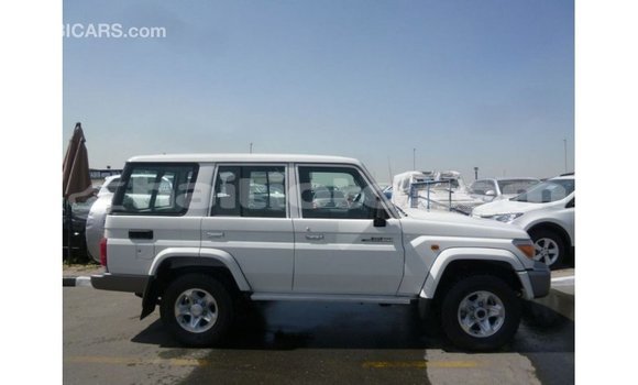 Acheter Import Voiture Toyota Land Cruiser Blanc à Import - Dubai, Artibonite Acheter Import Voiture Toyota Land Cruiser Blanc à Import - Dubai, Artibonite