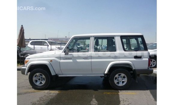Acheter Import Voiture Toyota Land Cruiser Blanc à Import - Dubai, Artibonite Acheter Import Voiture Toyota Land Cruiser Blanc à Import - Dubai, Artibonite