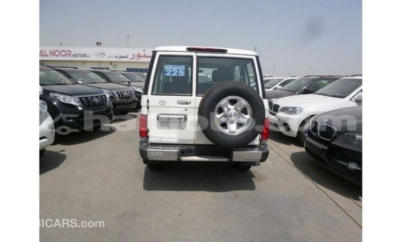Acheter Import Voiture Toyota Land Cruiser Blanc à Import - Dubai, Artibonite Acheter Import Voiture Toyota Land Cruiser Blanc à Import - Dubai, Artibonite