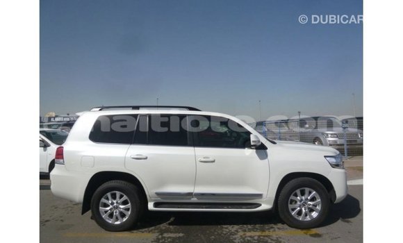 Acheter Import Voiture Toyota Land Cruiser Blanc à Import - Dubai, Artibonite Acheter Import Voiture Toyota Land Cruiser Blanc à Import - Dubai, Artibonite