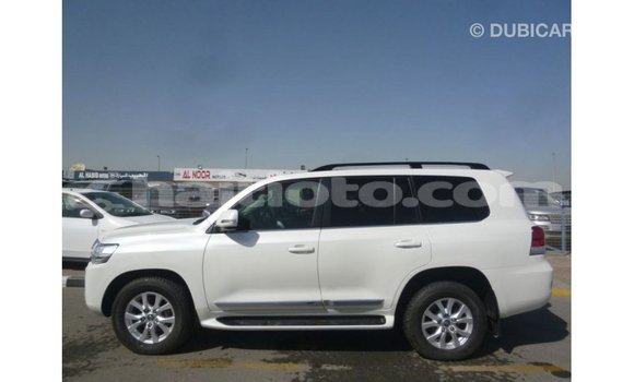 Acheter Import Voiture Toyota Land Cruiser Blanc à Import - Dubai, Artibonite Acheter Import Voiture Toyota Land Cruiser Blanc à Import - Dubai, Artibonite