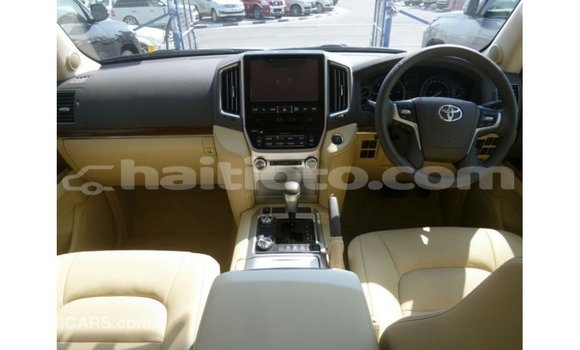 Acheter Import Voiture Toyota Land Cruiser Blanc à Import - Dubai, Artibonite Acheter Import Voiture Toyota Land Cruiser Blanc à Import - Dubai, Artibonite