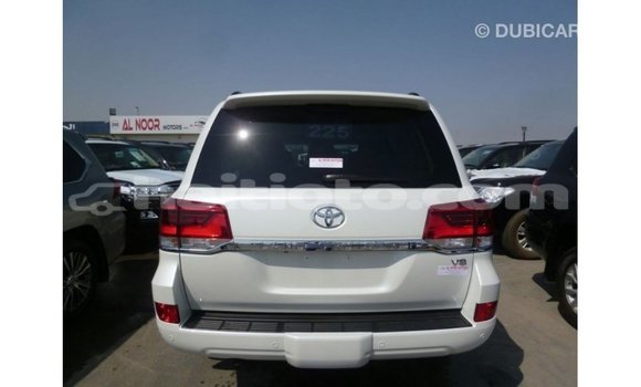 Acheter Import Voiture Toyota Land Cruiser Blanc à Import - Dubai, Artibonite Acheter Import Voiture Toyota Land Cruiser Blanc à Import - Dubai, Artibonite