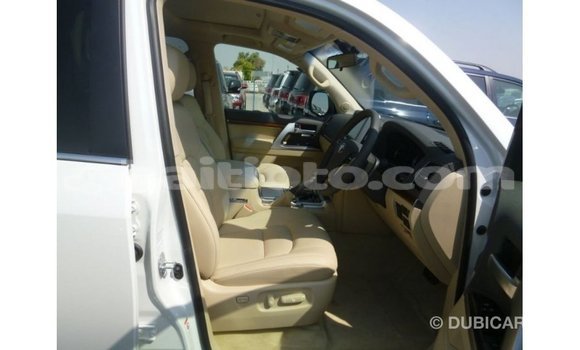 Acheter Import Voiture Toyota Land Cruiser Blanc à Import - Dubai, Artibonite Acheter Import Voiture Toyota Land Cruiser Blanc à Import - Dubai, Artibonite