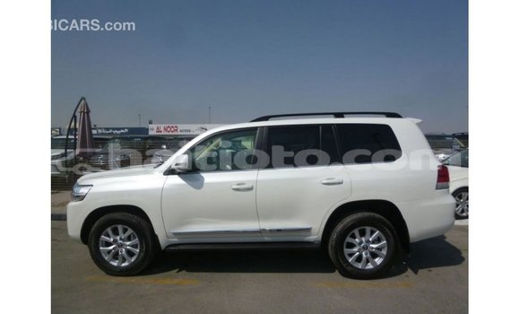 Acheter Import Voiture Toyota Land Cruiser Blanc à Import - Dubai, Artibonite Acheter Import Voiture Toyota Land Cruiser Blanc à Import - Dubai, Artibonite