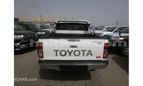 Acheter Import Voiture Toyota Hilux Blanc à Import - Dubai, Artibonite Acheter Import Voiture Toyota Hilux Blanc à Import - Dubai, Artibonite