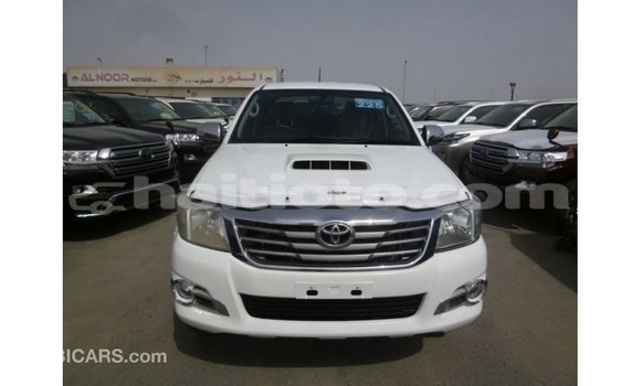 Acheter Import Voiture Toyota Hilux Blanc à Import - Dubai, Artibonite Acheter Import Voiture Toyota Hilux Blanc à Import - Dubai, Artibonite