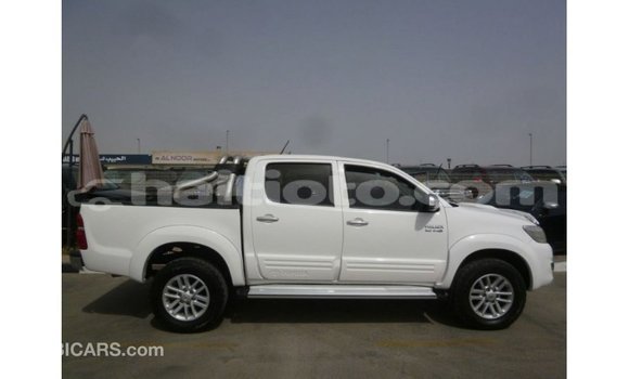 Acheter Import Voiture Toyota Hilux Blanc à Import - Dubai, Artibonite Acheter Import Voiture Toyota Hilux Blanc à Import - Dubai, Artibonite