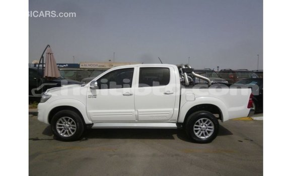 Acheter Import Voiture Toyota Hilux Blanc à Import - Dubai, Artibonite Acheter Import Voiture Toyota Hilux Blanc à Import - Dubai, Artibonite