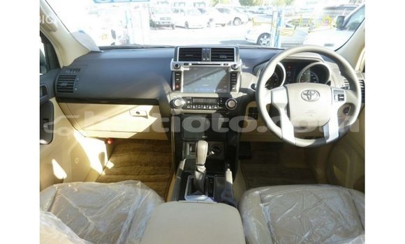 Acheter Import Voiture Toyota Prado Blanc à Import - Dubai, Artibonite Acheter Import Voiture Toyota Prado Blanc à Import - Dubai, Artibonite