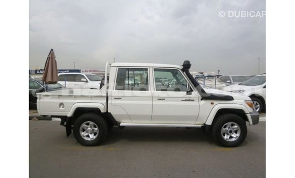 Acheter Import Voiture Toyota Land Cruiser Blanc à Import - Dubai, Artibonite Acheter Import Voiture Toyota Land Cruiser Blanc à Import - Dubai, Artibonite