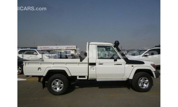 Acheter Import Voiture Toyota Land Cruiser Blanc à Import - Dubai, Artibonite Acheter Import Voiture Toyota Land Cruiser Blanc à Import - Dubai, Artibonite