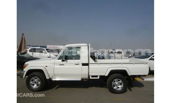 Acheter Import Voiture Toyota Land Cruiser Blanc à Import - Dubai, Artibonite Acheter Import Voiture Toyota Land Cruiser Blanc à Import - Dubai, Artibonite