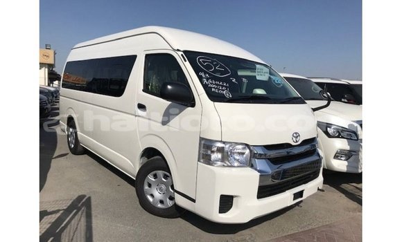 Acheter Import Voiture Toyota Hiace Blanc à Import - Dubai, Artibonite Acheter Import Voiture Toyota Hiace Blanc à Import - Dubai, Artibonite