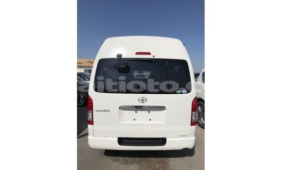 Acheter Import Voiture Toyota Hiace Blanc à Import - Dubai, Artibonite Acheter Import Voiture Toyota Hiace Blanc à Import - Dubai, Artibonite