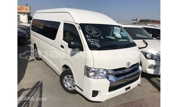 Acheter Import Voiture Toyota Hiace Blanc à Import - Dubai, Artibonite Acheter Import Voiture Toyota Hiace Blanc à Import - Dubai, Artibonite
