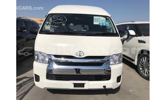 Acheter Import Voiture Toyota Hiace Blanc à Import - Dubai, Artibonite Acheter Import Voiture Toyota Hiace Blanc à Import - Dubai, Artibonite