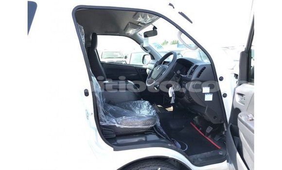 Acheter Import Voiture Toyota Hiace Blanc à Import - Dubai, Artibonite Acheter Import Voiture Toyota Hiace Blanc à Import - Dubai, Artibonite