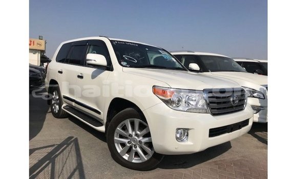 Acheter Import Voiture Toyota Land Cruiser Blanc à Import - Dubai, Artibonite Acheter Import Voiture Toyota Land Cruiser Blanc à Import - Dubai, Artibonite