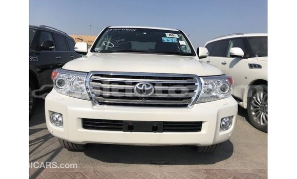 Acheter Import Voiture Toyota Land Cruiser Blanc à Import - Dubai, Artibonite Acheter Import Voiture Toyota Land Cruiser Blanc à Import - Dubai, Artibonite