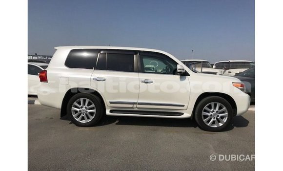 Acheter Import Voiture Toyota Land Cruiser Blanc à Import - Dubai, Artibonite Acheter Import Voiture Toyota Land Cruiser Blanc à Import - Dubai, Artibonite