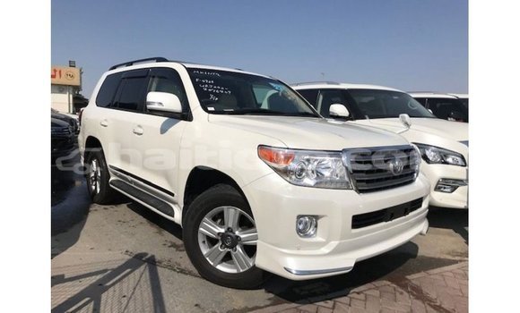 Acheter Import Voiture Toyota Land Cruiser Blanc à Import - Dubai, Artibonite Acheter Import Voiture Toyota Land Cruiser Blanc à Import - Dubai, Artibonite