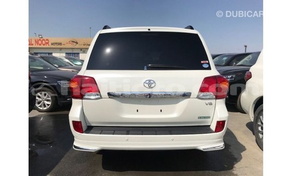Acheter Import Voiture Toyota Land Cruiser Blanc à Import - Dubai, Artibonite Acheter Import Voiture Toyota Land Cruiser Blanc à Import - Dubai, Artibonite