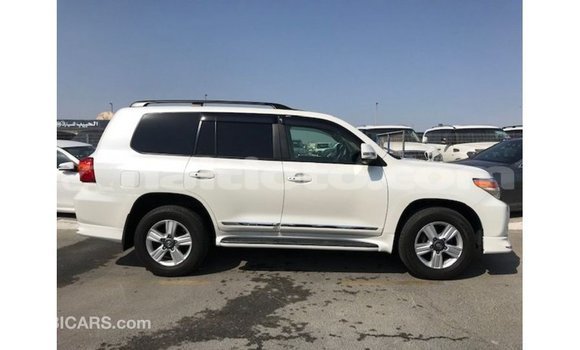 Acheter Import Voiture Toyota Land Cruiser Blanc à Import - Dubai, Artibonite Acheter Import Voiture Toyota Land Cruiser Blanc à Import - Dubai, Artibonite