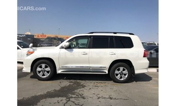 Acheter Import Voiture Toyota Land Cruiser Blanc à Import - Dubai, Artibonite Acheter Import Voiture Toyota Land Cruiser Blanc à Import - Dubai, Artibonite