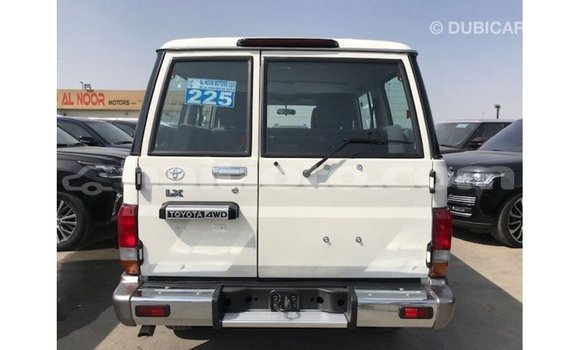 Acheter Import Voiture Toyota Land Cruiser Blanc à Import - Dubai, Artibonite Acheter Import Voiture Toyota Land Cruiser Blanc à Import - Dubai, Artibonite