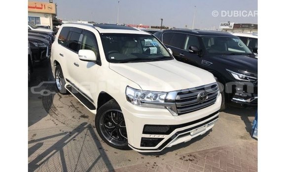 Acheter Import Voiture Toyota Land Cruiser Blanc à Import - Dubai, Artibonite Acheter Import Voiture Toyota Land Cruiser Blanc à Import - Dubai, Artibonite