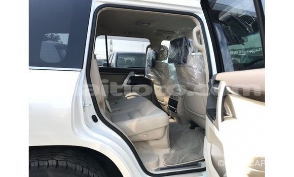 Acheter Import Voiture Toyota Land Cruiser Blanc à Import - Dubai, Artibonite Acheter Import Voiture Toyota Land Cruiser Blanc à Import - Dubai, Artibonite