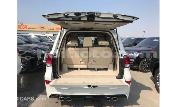 Acheter Import Voiture Toyota Land Cruiser Blanc à Import - Dubai, Artibonite Acheter Import Voiture Toyota Land Cruiser Blanc à Import - Dubai, Artibonite
